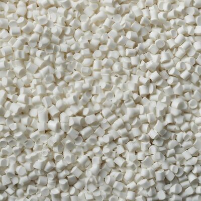 Compuesto de PVC con resistencia a la temperatura de 80 grados Celsius, ideal para moldeo por inyección, que ofrece consistencia y resistencia al calor